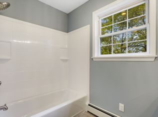 61 Greenhill Rd, Hamburg, NJ 07419