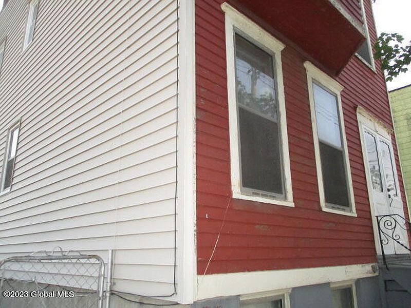 4th image of 472 2nd Street