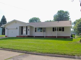 806 E 14th St N, Newton, IA 50208