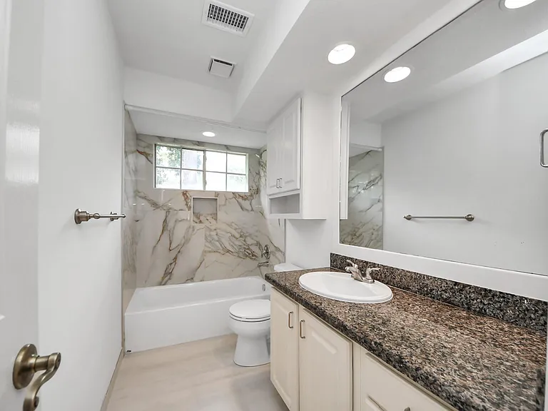 103 E Lakeridge Dr — Photo 40