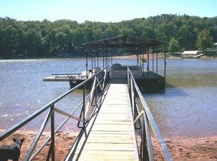 525 Shawnee Trl, Toccoa, GA 30577