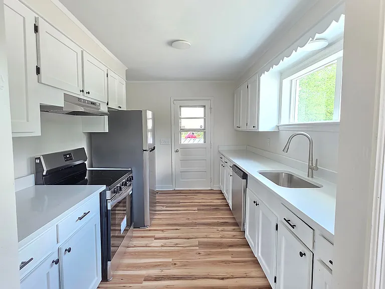 1414 Hazel St — Photo 6