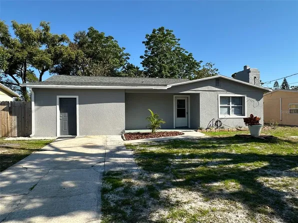 890 Emerald Dr, Mount Dora, FL 32757