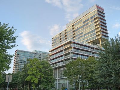9715 Woods Dr #1110, Skokie, IL, 60076