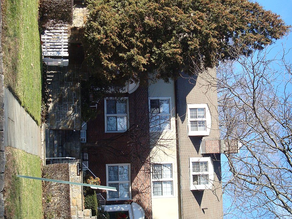 2nd image of 5 Sentry Pl APT 1C
