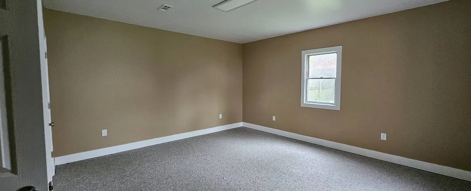 5 bed, 2028 sqft, $2,650 — Photo 2