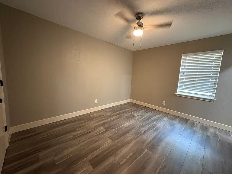 714 Upland Ln — Photo 16