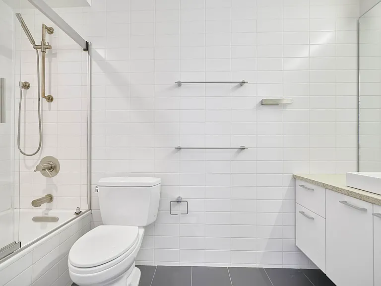 200 E 11th St #Penthouse 1 — Photo 13