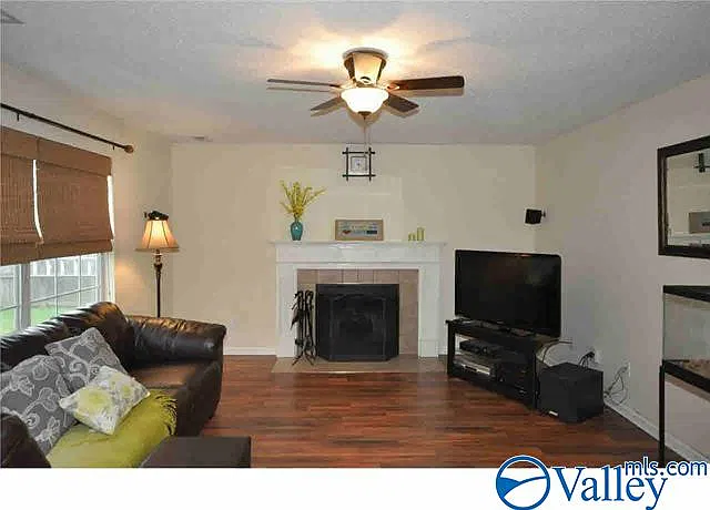 4 bed, 2.5 bath, 2287 sqft, $1,750 — Photo 4