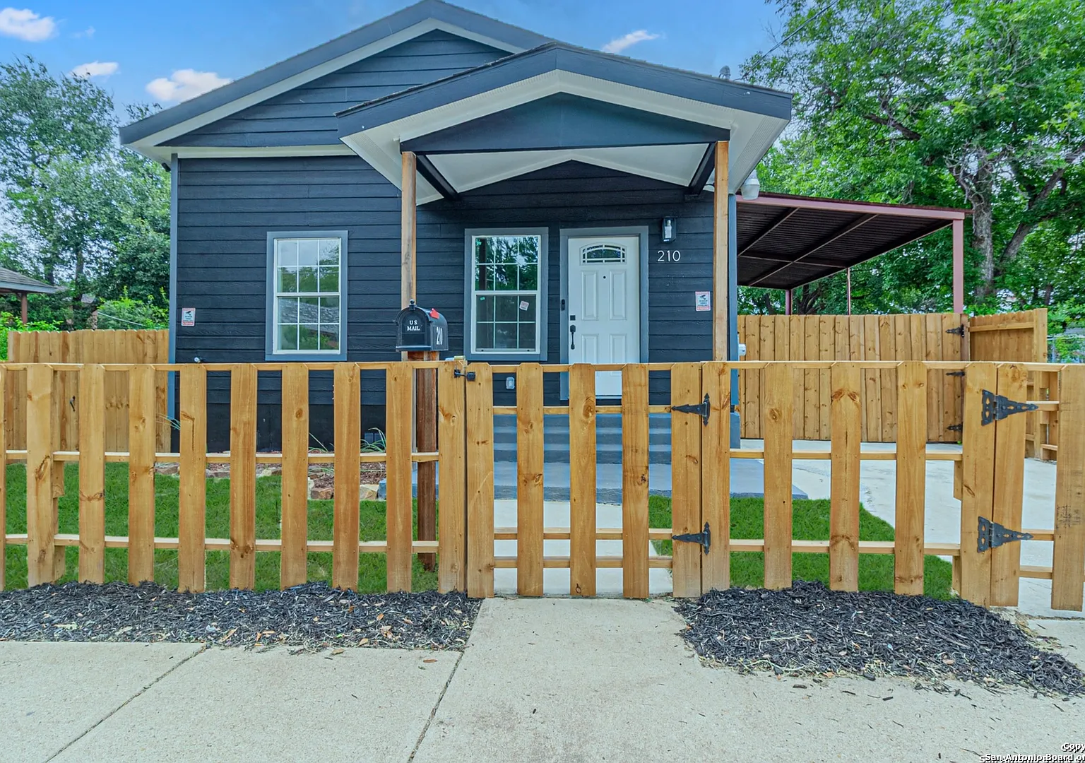 2 bed, 1100 sqft, $1,450 — Photo 1