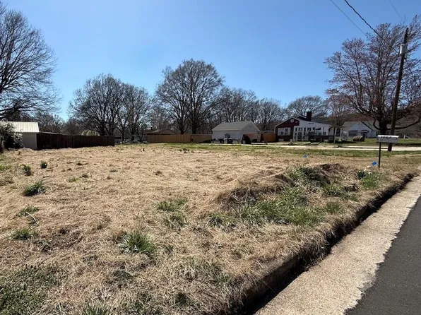 1002 W Jackson St, Mayodan, NC 27027