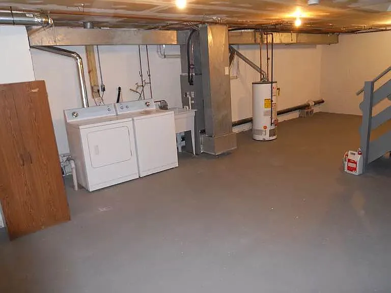 4 bed, 1400 sqft, $2,300 — Photo 2