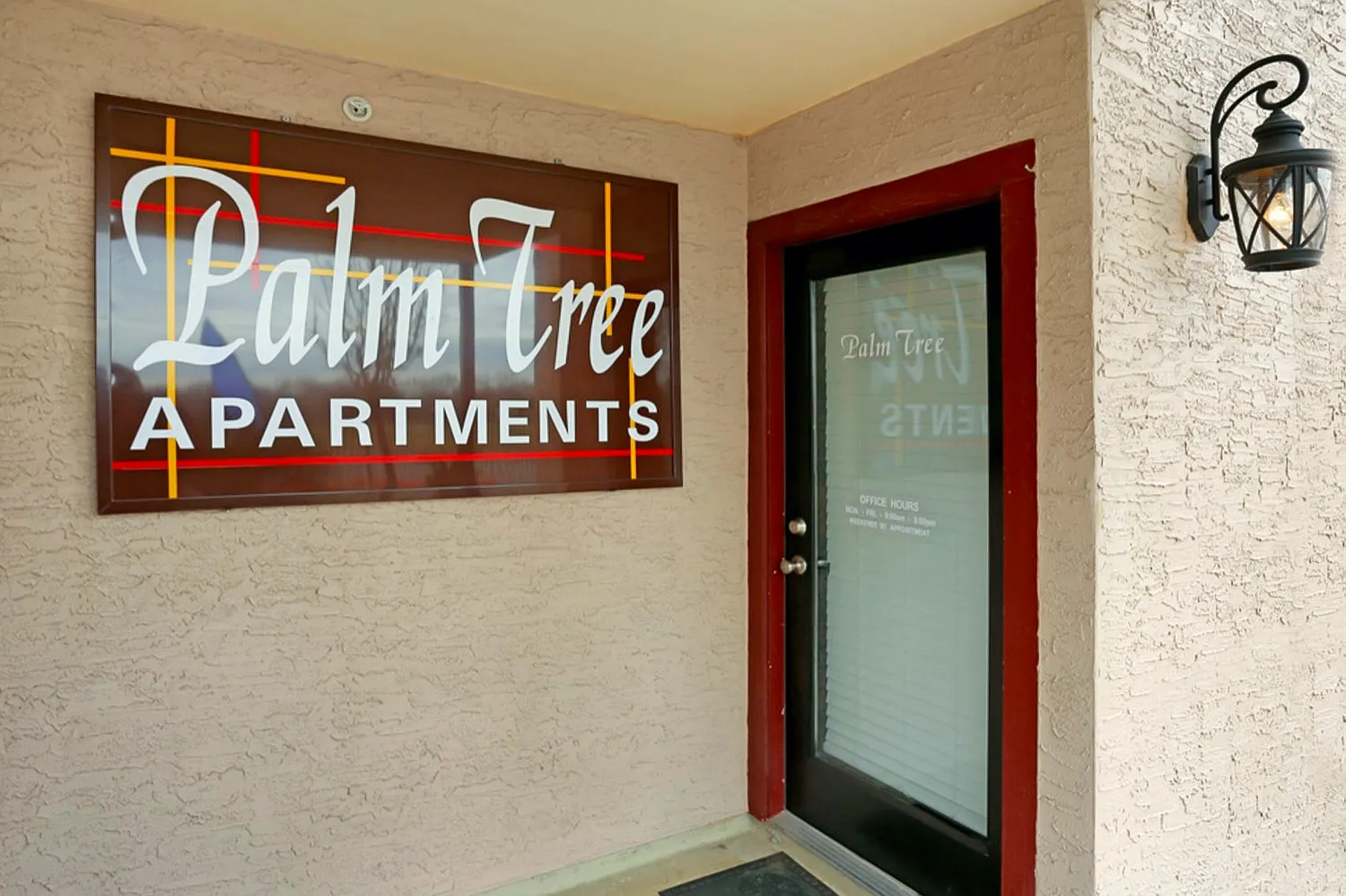 The Palm Tree Apartments — Photo 4