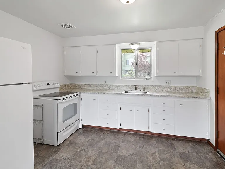 1380 SW Swantown Ave #D2 — Photo 8