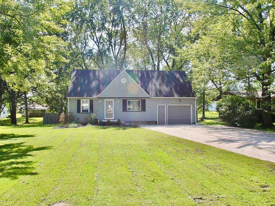 Front Yard Extra wide concrete driveway