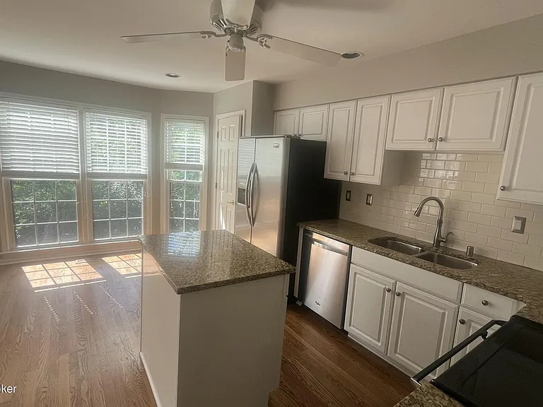 402 Trinity Hills Ln — Photo 8