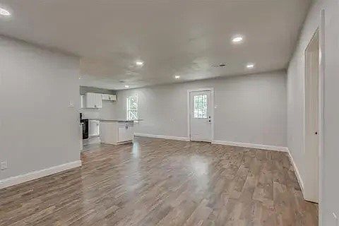 2nd image of 221 Braz St