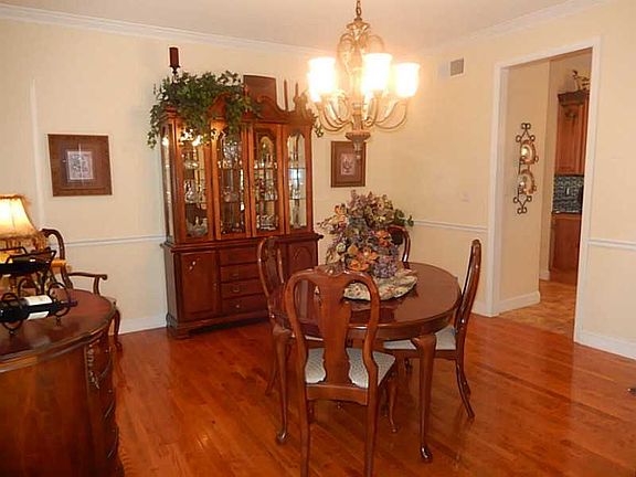 4th image of 1056 Valleyview Dr