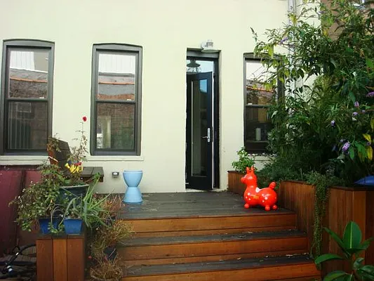 Rented by Kirsten Syrett, Lreb | media 25