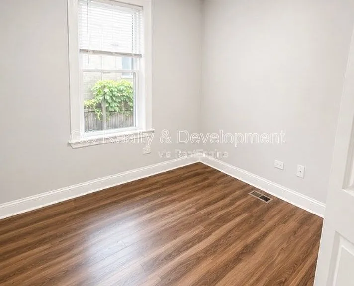 78 Pine Ave #2 — Photo 6