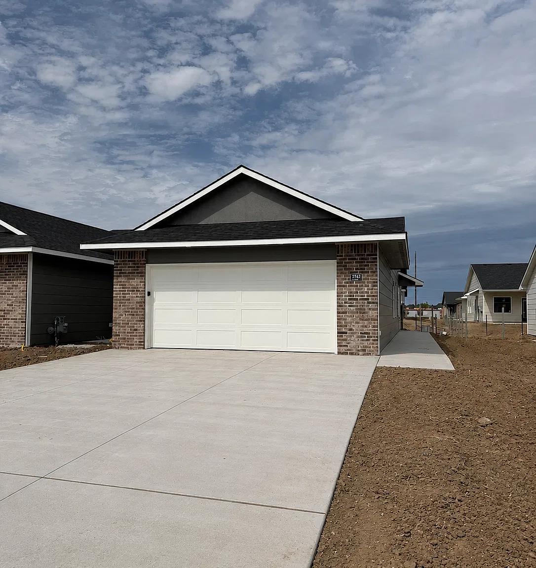 2743 S Flightline St - 200 — Photo 1