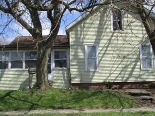 209 J St, La Porte, IN 46350