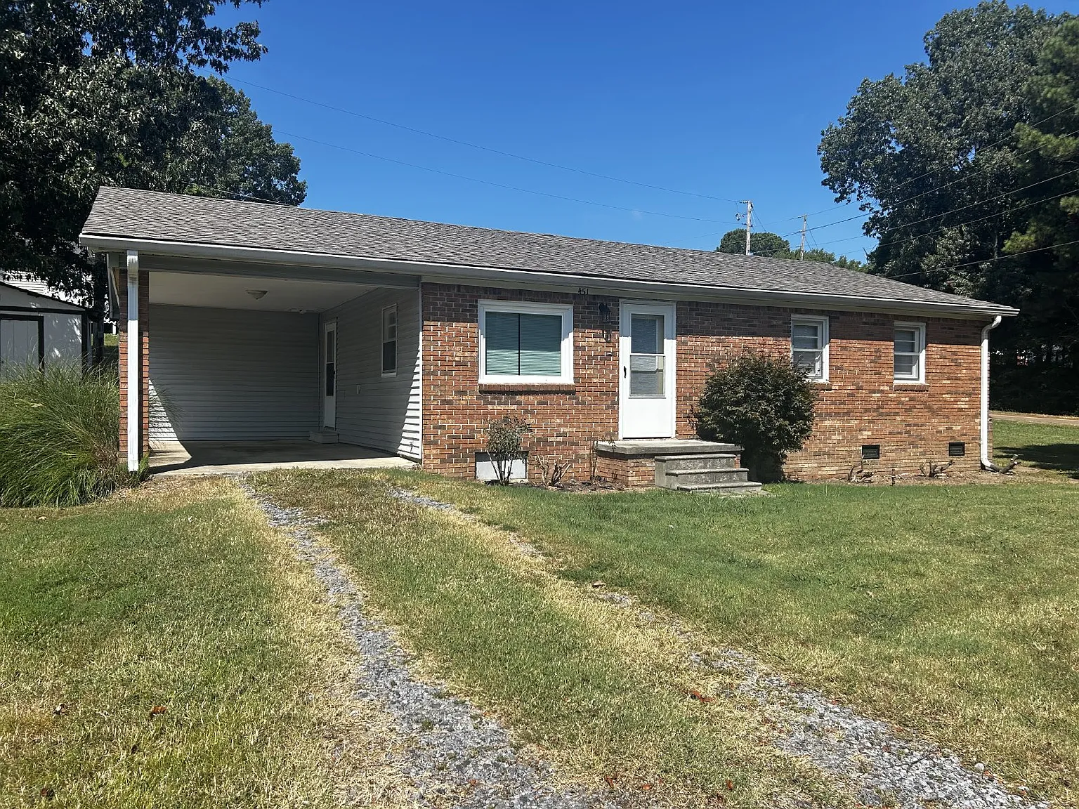 3 bed, 1.5 bath, 1400 sqft, $1,000 — Photo 2