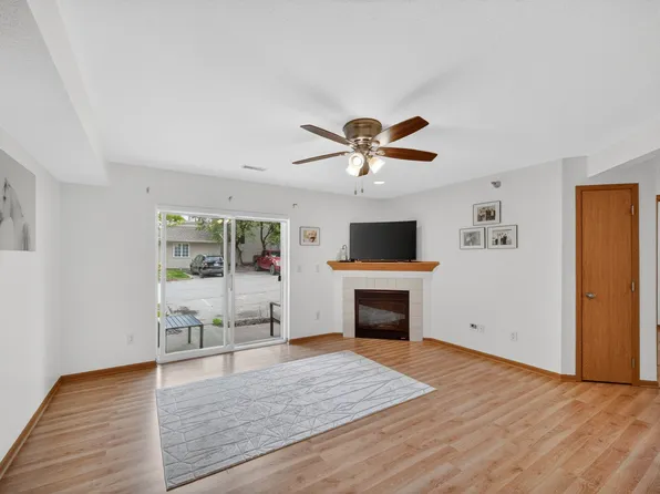 10111 Sutton Dr Unit 1, Urbandale, IA 50322