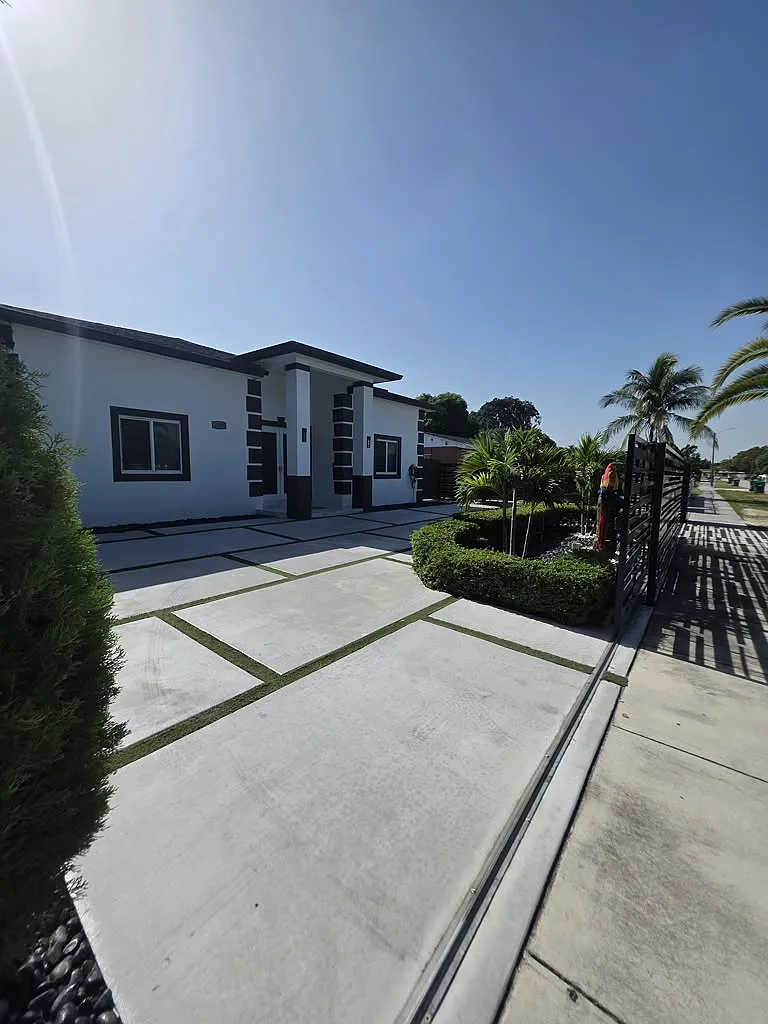 4 bed, 2.5 bath, 2197 sqft, $4,000 — Photo 1