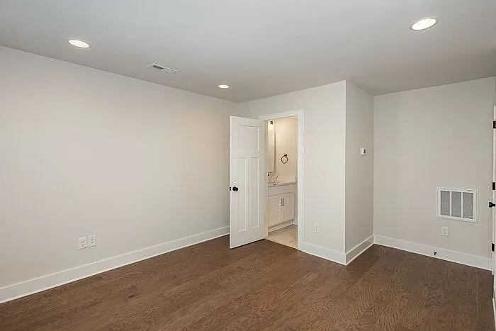 2319 Rozzelles Ferry Rd — Photo 16