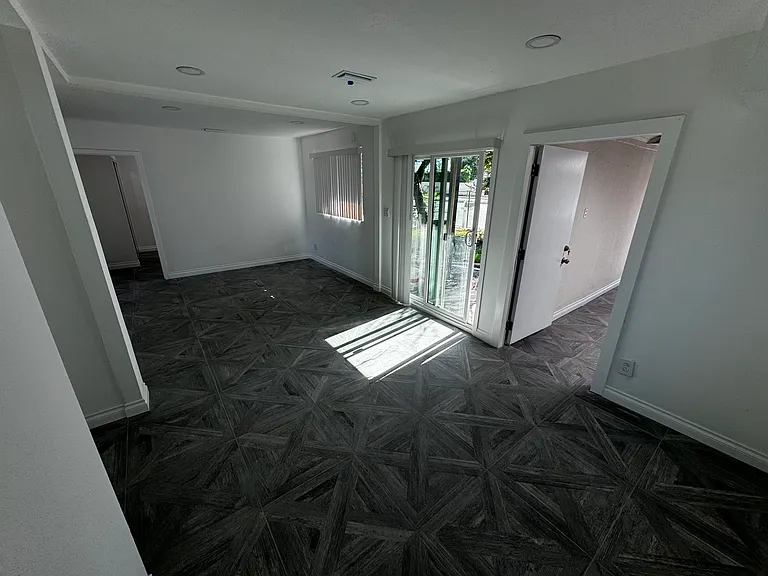5030 Etiwanda Ave — Photo 3