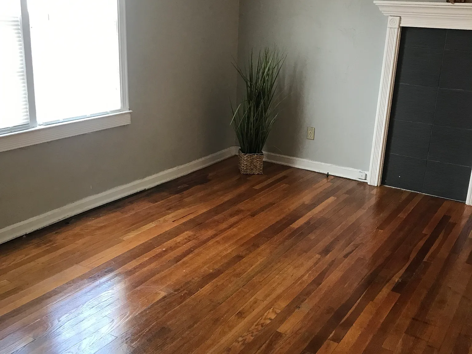2325 1/2 N Gatewood Ave — Photo 2