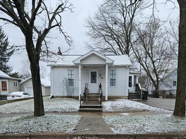 410 Garfield St, Chelsea, MI 48118
