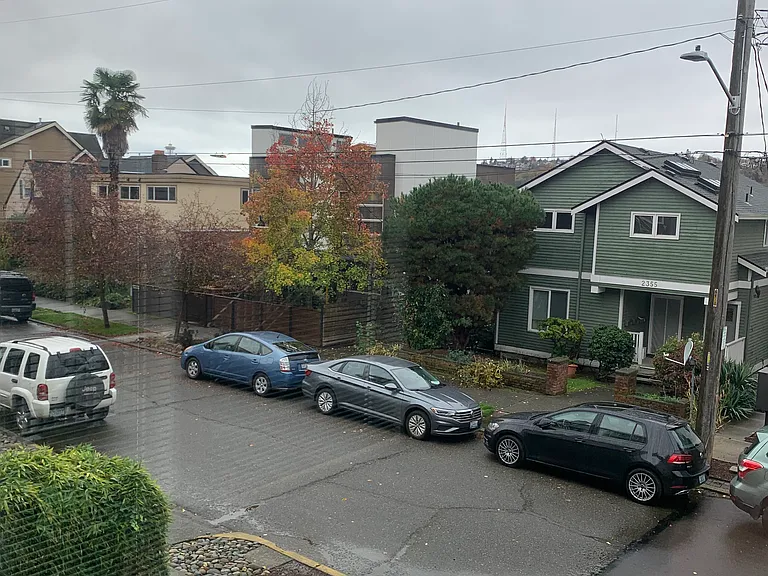 2356 Yale Ave E #6 — Photo 3
