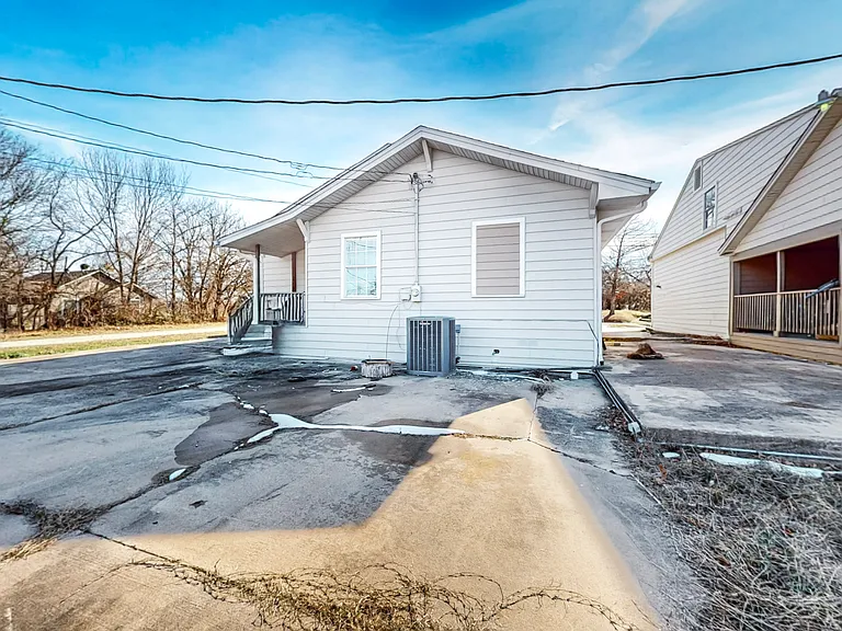 409 W Main St — Photo 30