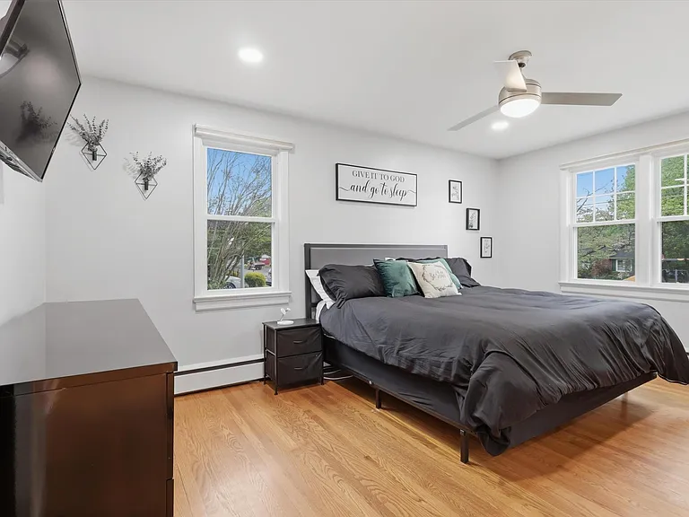 9 Linden Blvd — Photo 23