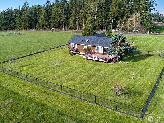 3rd image of 549 Davis Bay Road