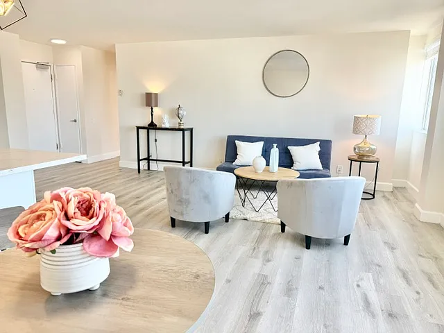 Unit 905 Newly Remodeled!