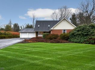 28 Lochatong Rd, Ewing, NJ 08628