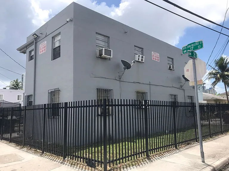 180 NW 17th St — Photo 7