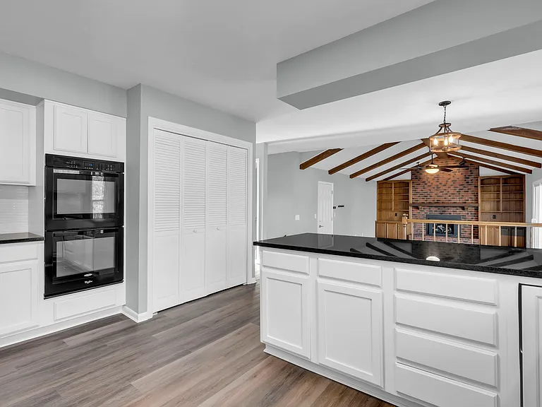 14810 E Castle Dr — Photo 11