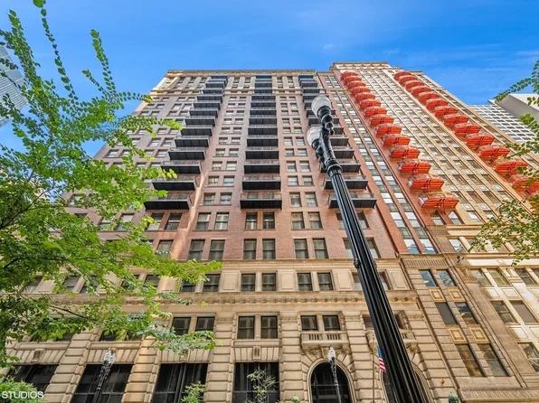 212 W Washington St APT 1807, Chicago, IL 60606