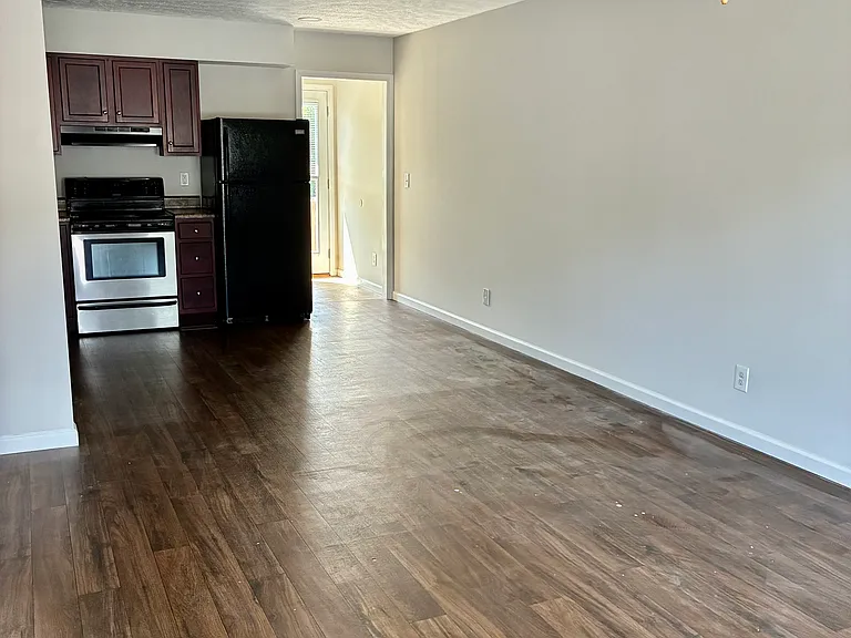1924 W G St #4 — Photo 3