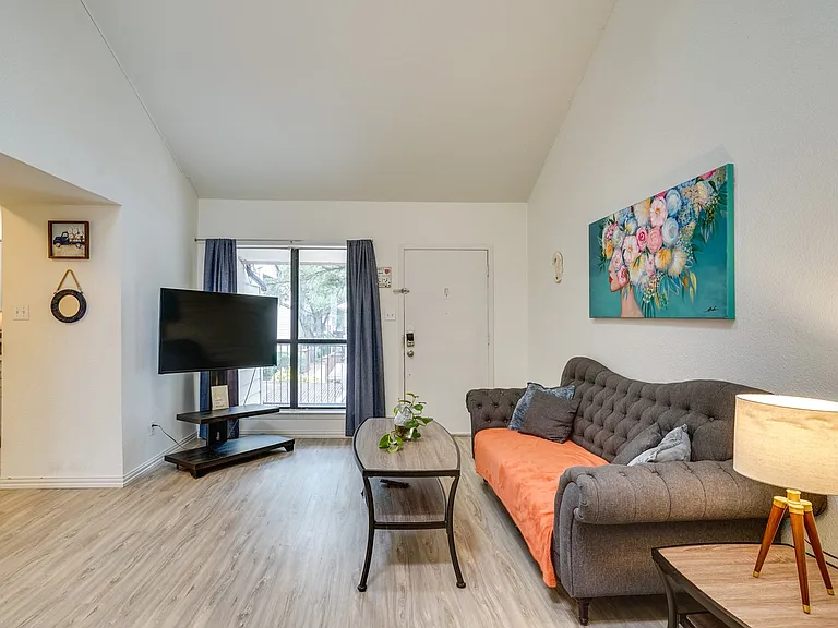 6646 E Lovers Ln — Photo 42