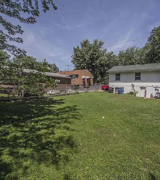 121 E Watrous Ave — Photo 2