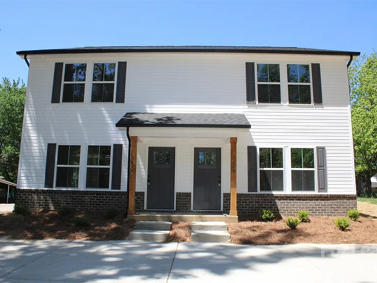 562 W Park Ave #A — Photo 1
