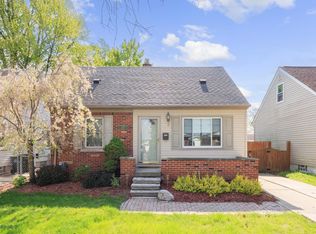 23118 Harmon St, Saint Clair Shores, MI 48080