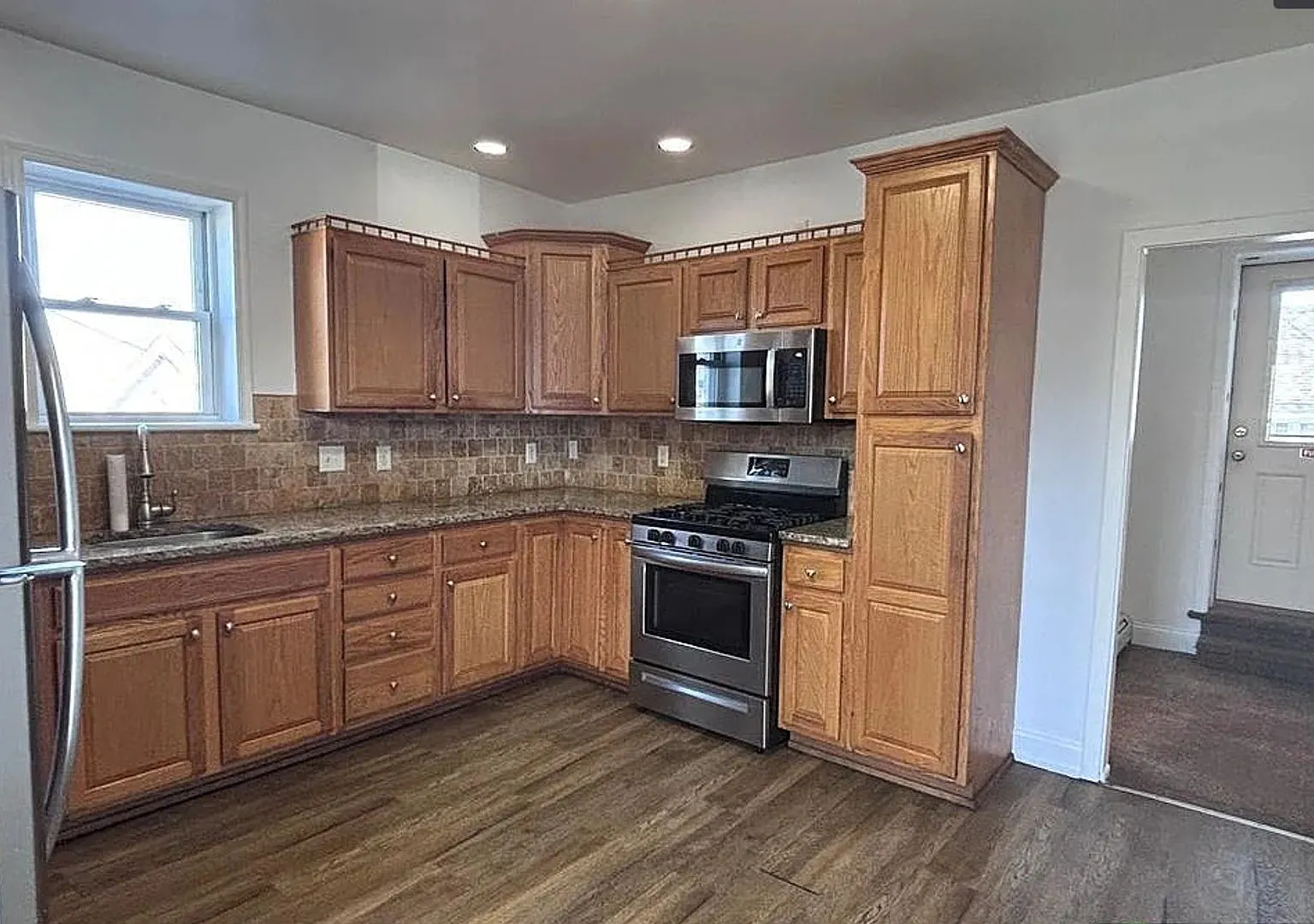 Spacious 3-Bedroom Apartment with Parking Limited-Time Offer! — Photo 2