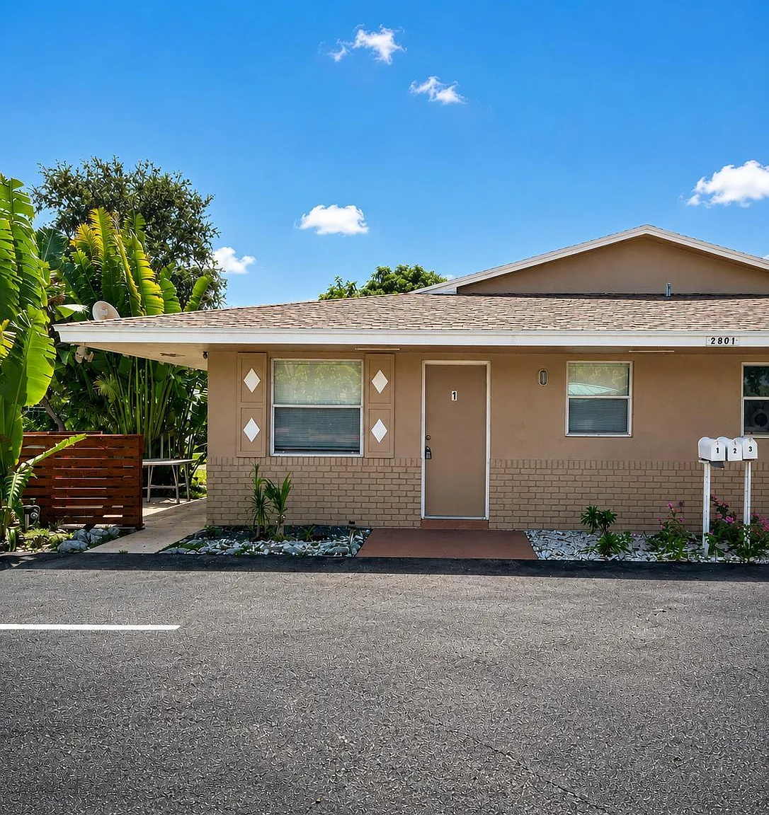 2 bed, 2.0 bath, 1102 sqft, $2,450 — Photo 1