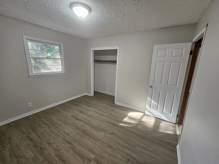 731 Maxanna Dr — Photo 2